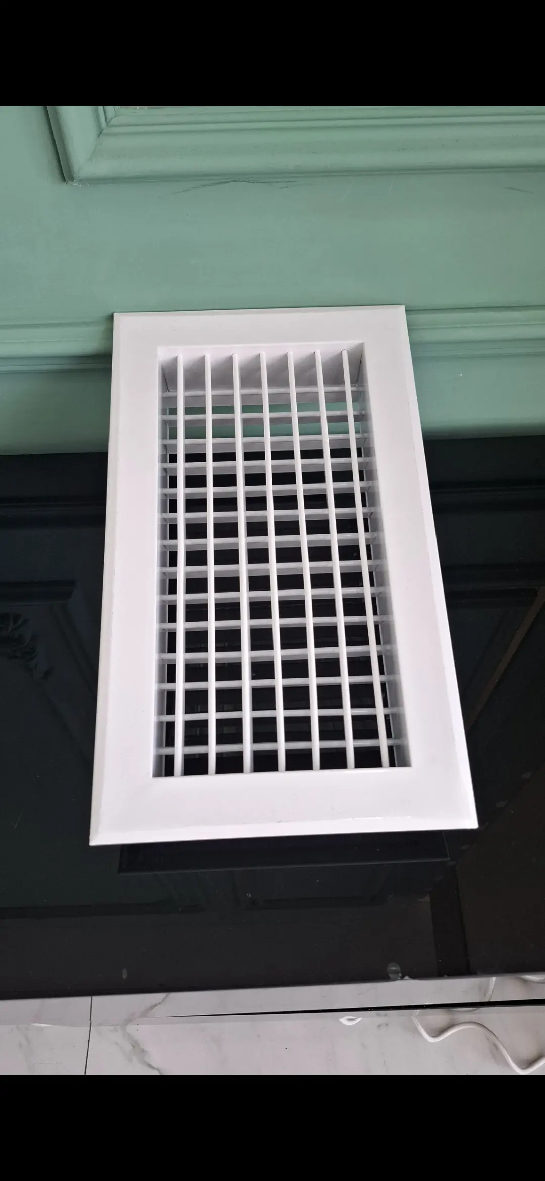 Alüminium mənfəz . Ağ . 15×30 sm