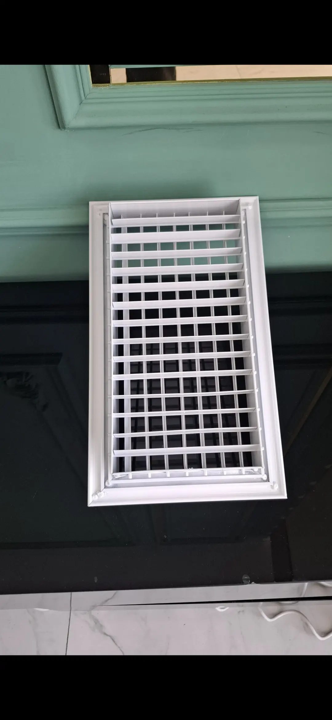 Alüminium mənfəz . Ağ . 15×30 sm