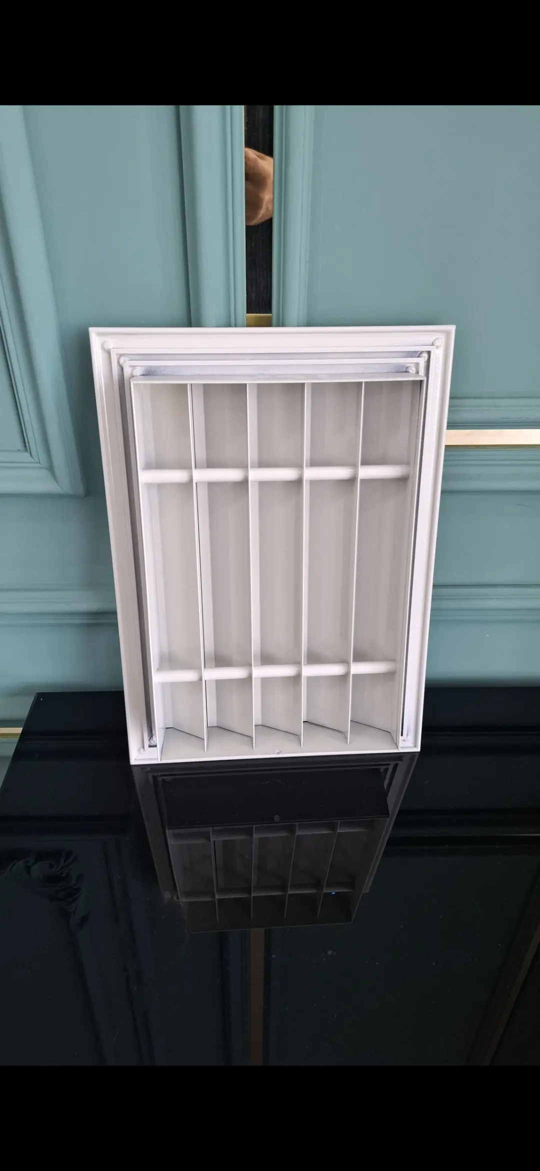 Alüminium mənfəz. Krem rəng 20 × 30 sm