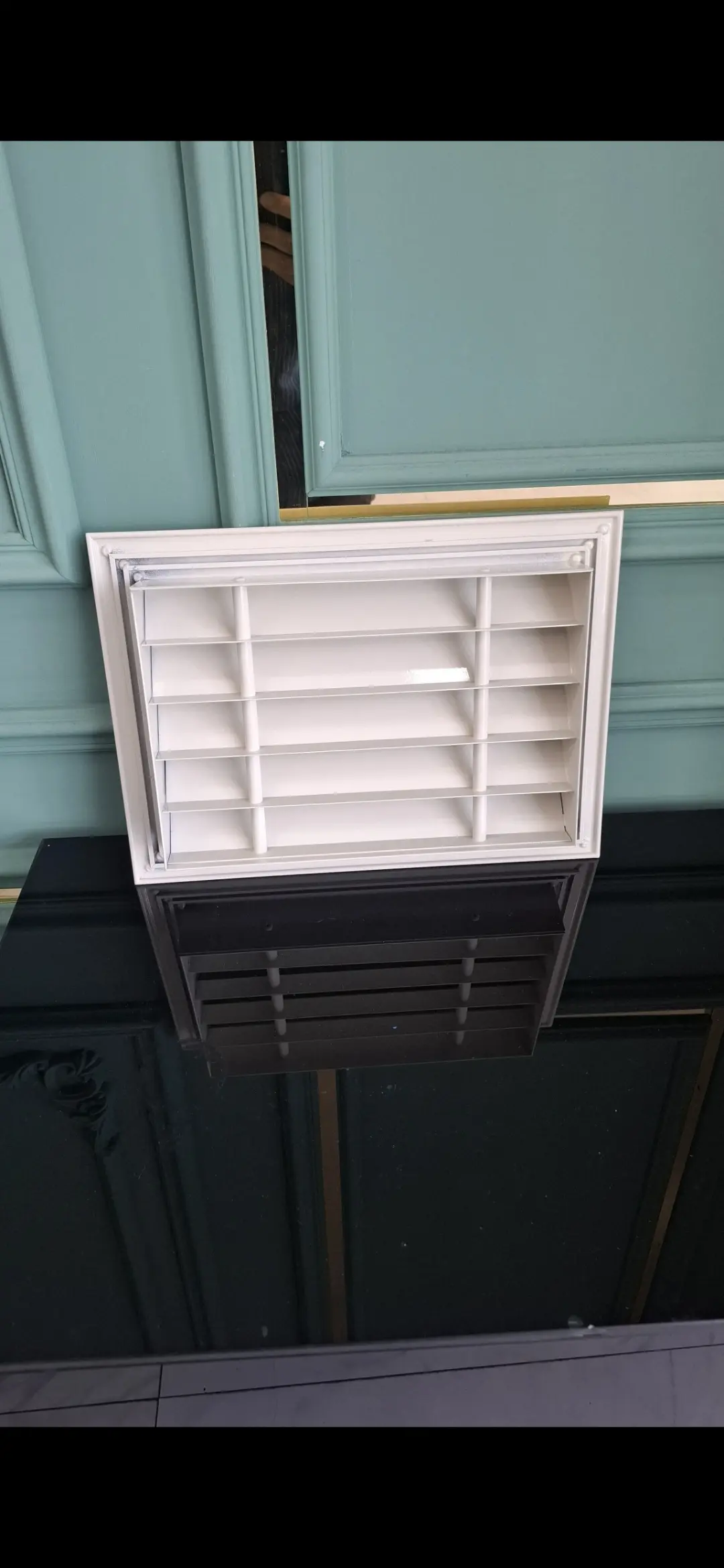 Alüminium mənfəz. Krem rəng 20 × 30 sm